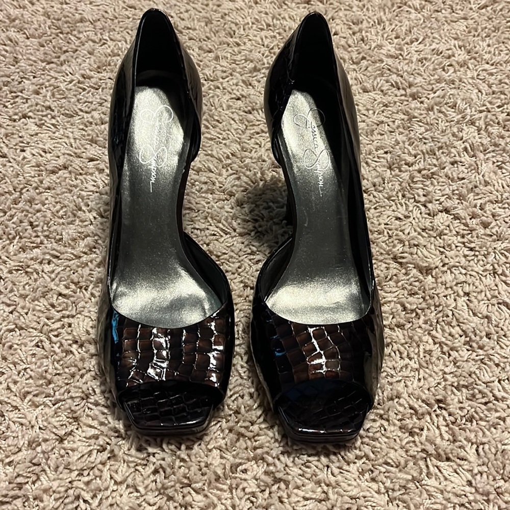 Crocodile pumps